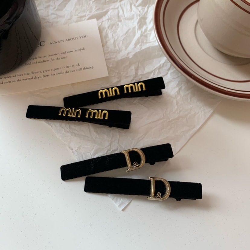 Kẹp tóc mái phủ nhung đen ĐÍNH CHỮ VÀNG tiểu thư phong cách sang trọng K145