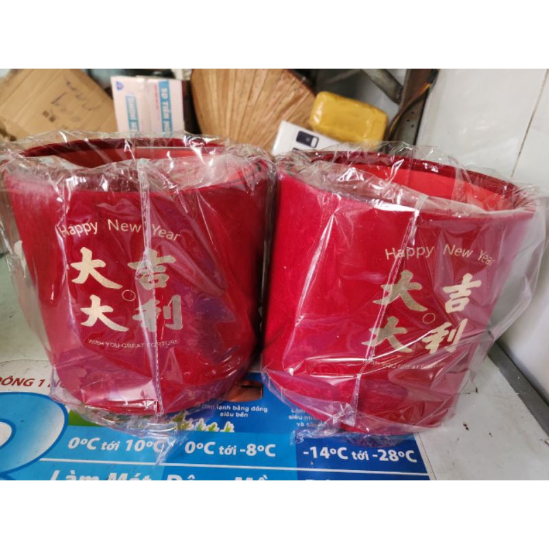 Trụ nhung cắm hoa Tết