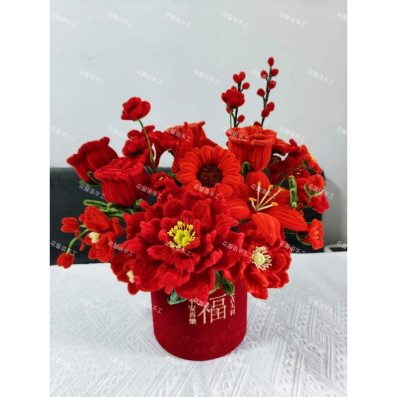 Trụ nhung cắm hoa Tết