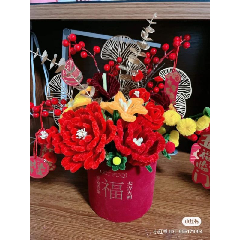 Trụ nhung cắm hoa Tết