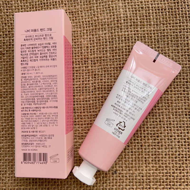 Kem dưỡng tay hương nước hoa Amore Nabi Perềumed Hand Cream 50ml