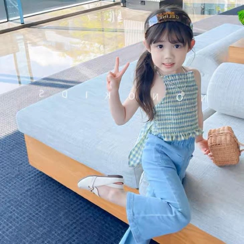 Sét jean cổ yếm quần ống suông bé gái