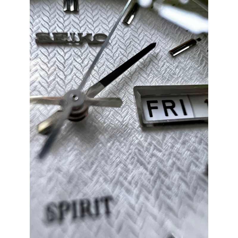 Đồng hồ Nam Seiko Spirit hàng cận Nos mặt trắng lá liễu