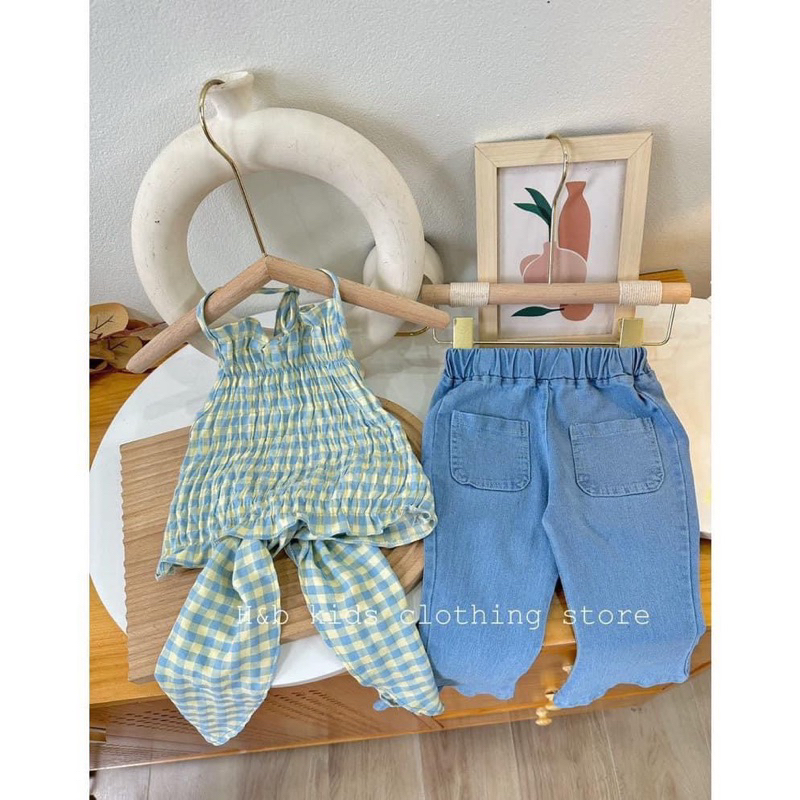Sét jean cổ yếm quần ống suông bé gái