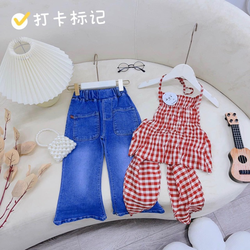 Sét jean cổ yếm quần ống suông bé gái