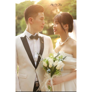 Hoa cưới cầm tay cô dâu bằng lụa