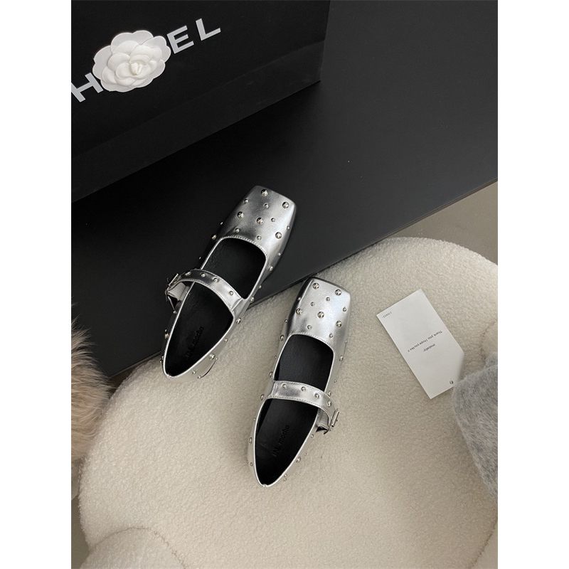 Giày búp bê mõm vuông đế bệt đính hạt kim loại sang chảnh