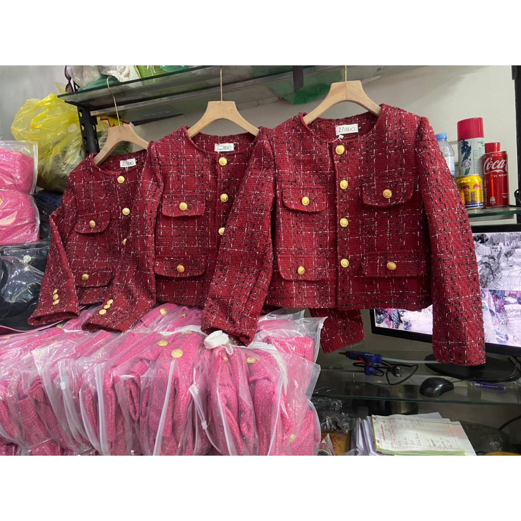 Áo khoác dạ nữ màu đỏ, áo dạ dáng ngắn thiết kế tay dài 4 túi, áo vải dạ tweed đính cúc đồng sang chảnh tiểu thư