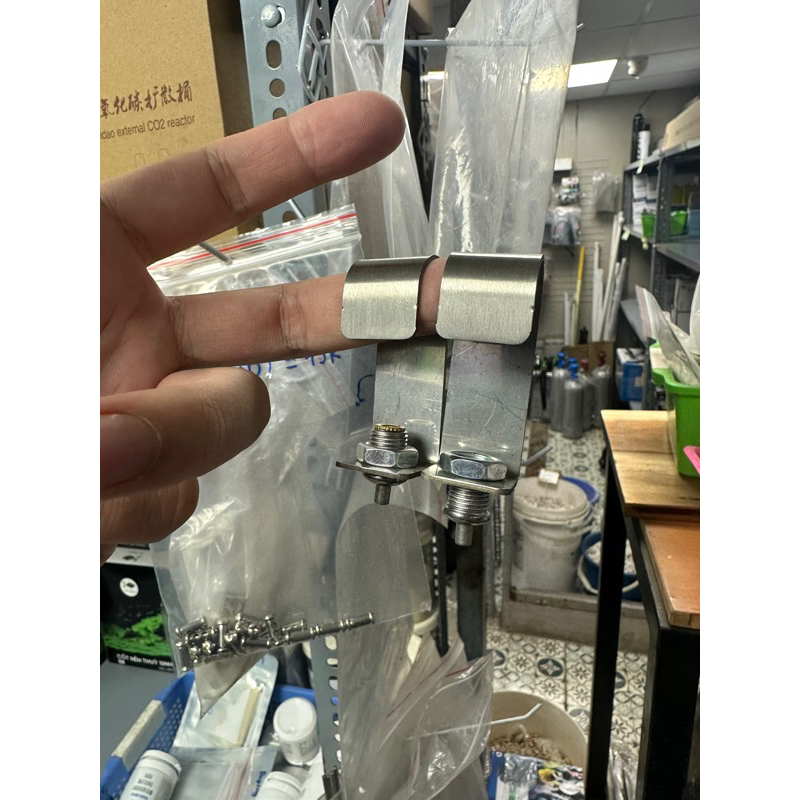Móc treo cố định cáp treo đèn