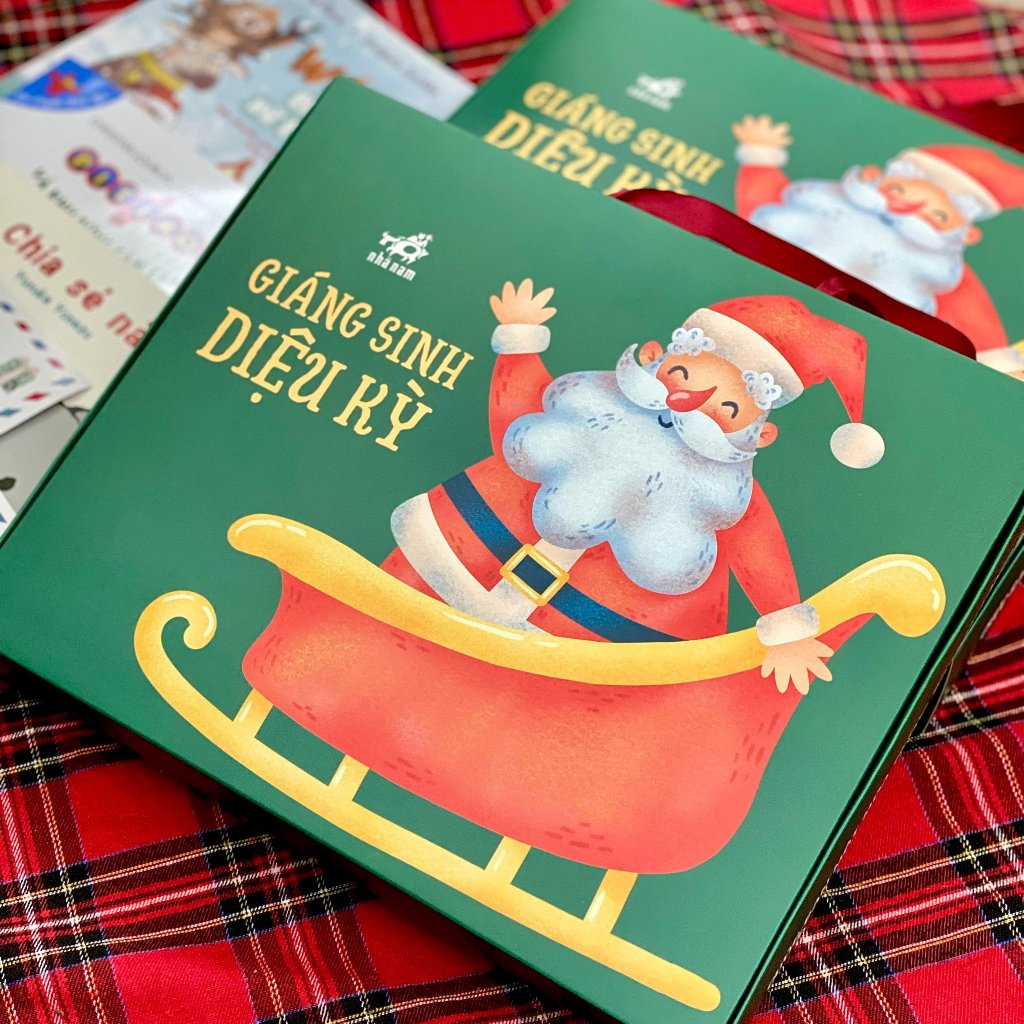 Hộp quà Giáng sinh và Thiệp Nhã Nam