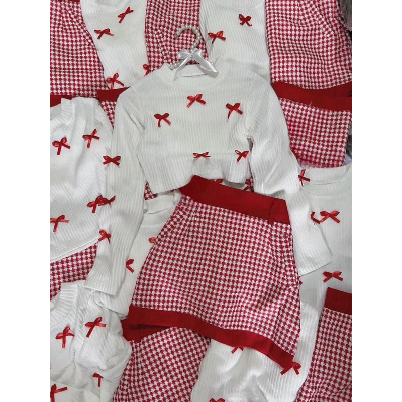 SET ÁO TAY DÀI NƠ ĐỎ CHÂN VÁY LEN CARO