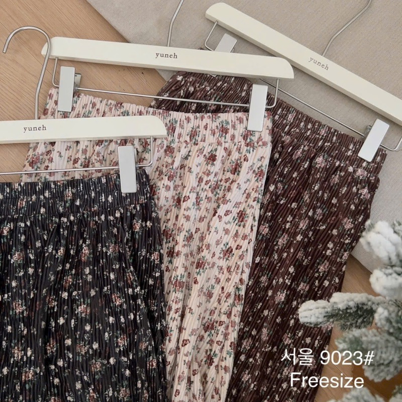 Chân váy nhung tăm