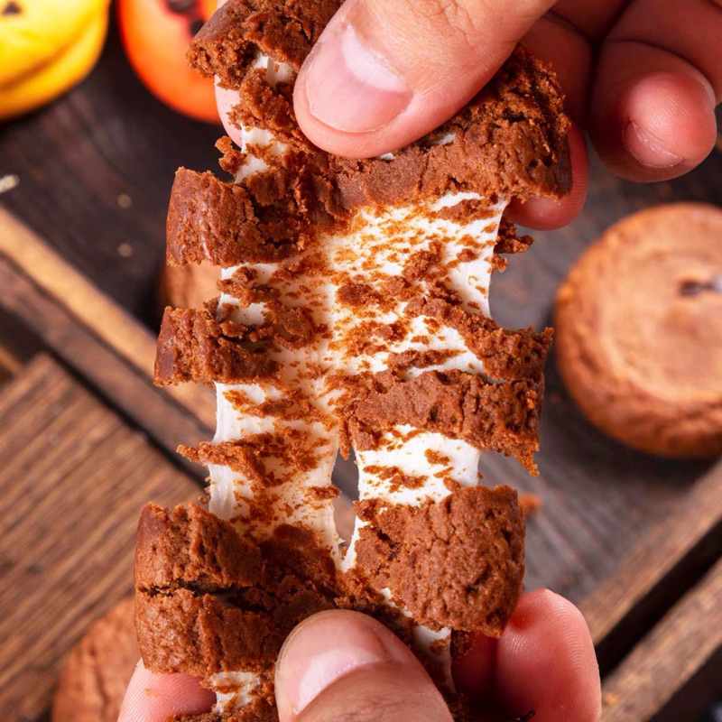 Một cái bánh quy Socola Chip nhân mochi hot hit | Ăn vặt ngon rẻ Tano