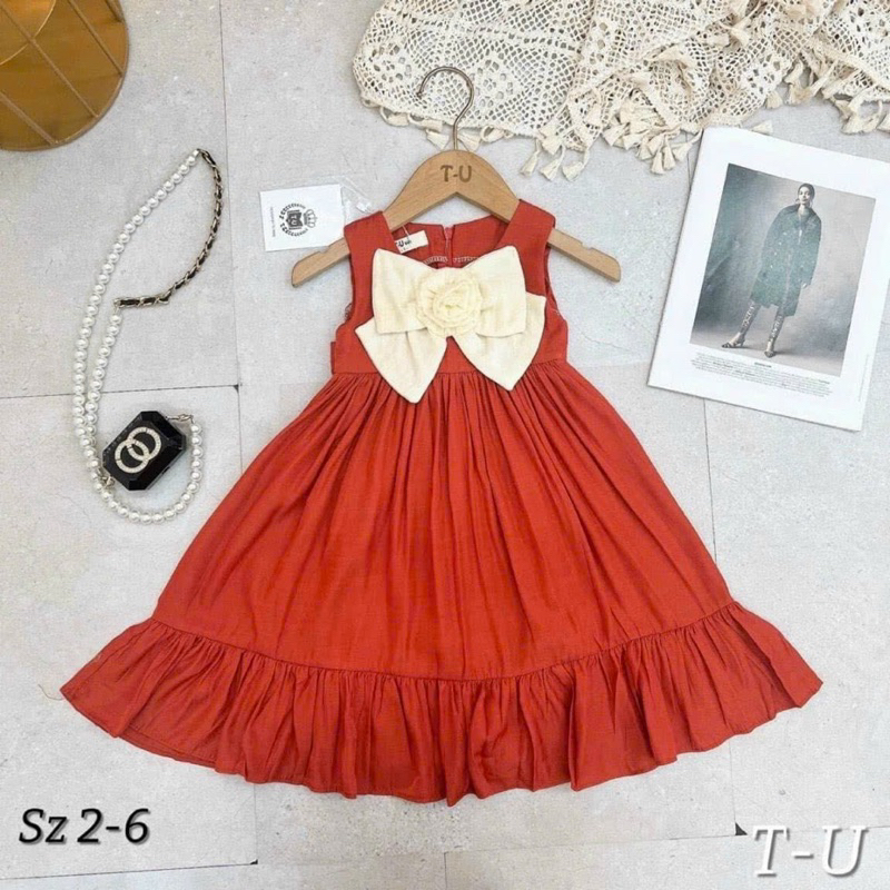 Váy đũi kèm nơ hoa nổi bé