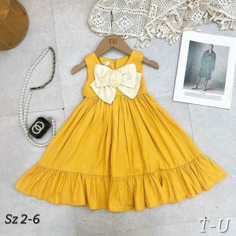 Váy đũi kèm nơ hoa nổi bé