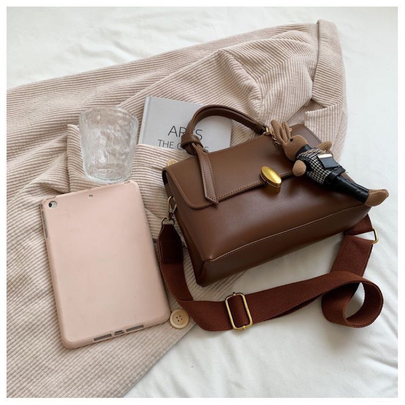 Túi xách đeo chéo bì thư kèm móc khoá dễ thương