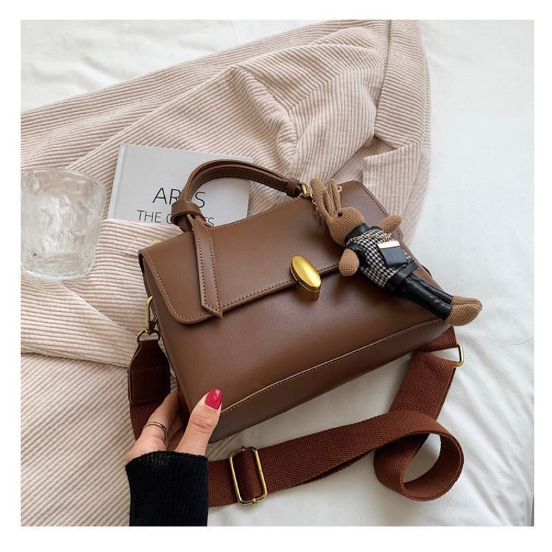 Túi xách đeo chéo bì thư kèm móc khoá dễ thương