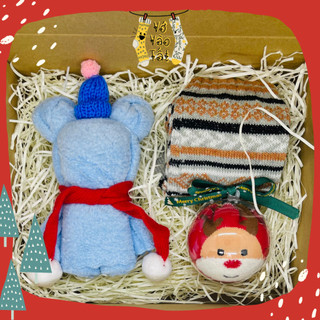 Set quà tặng Giáng sinh, Sinh nhật gồm KHĂN GẤU, QUẢ CẦU TẤT, VỚ LEN THỔ CẨM NOEL - GỒM HỘP KRAFT THẮT NƠ VÀ RƠM LÓT