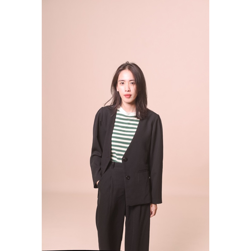 Set blazer cổ V và quần suông - Bell Set