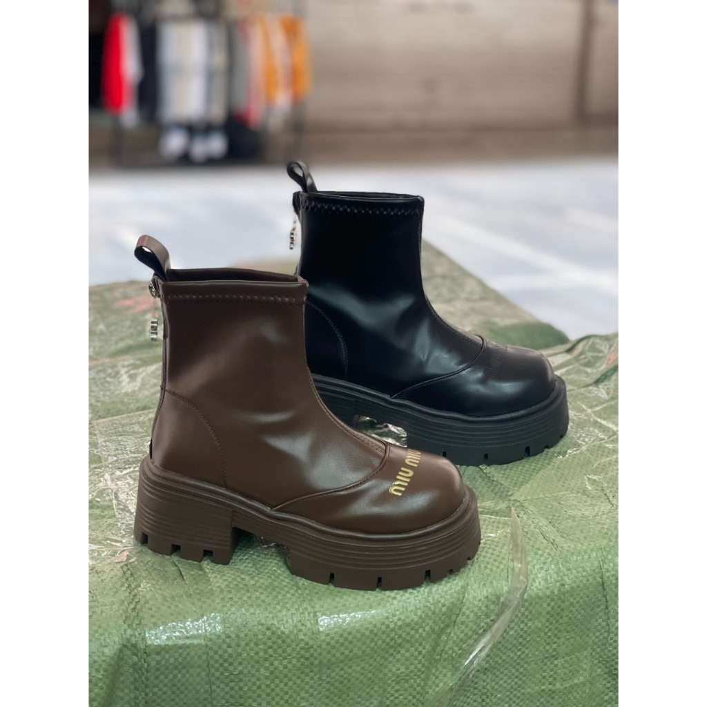 Bốt Da Nữ Cổ Lửng Chữ MIU MIU Đế Răng Cưa 2 màu ĐEN, NÂU HOTTREND 2023 !