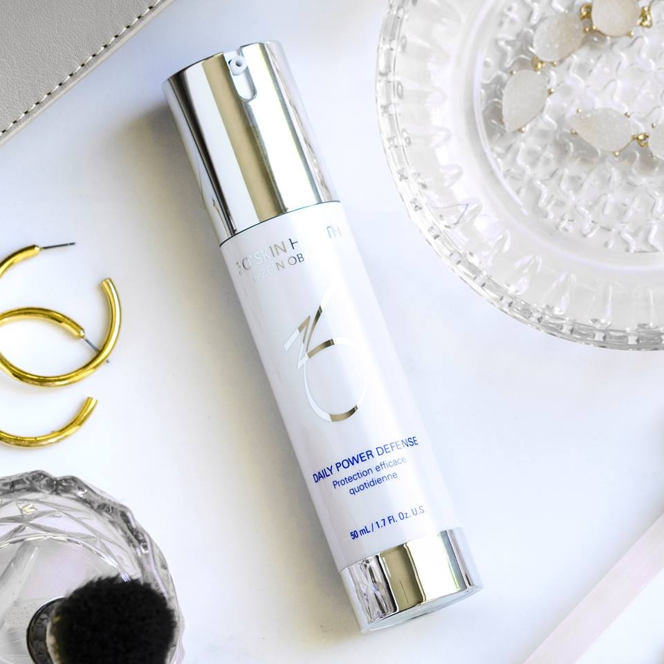 Kem phục hồi da Zo DAILY POWER DEFENSE chống lại các nếp nhăn và tăng cường sức khỏe làn da