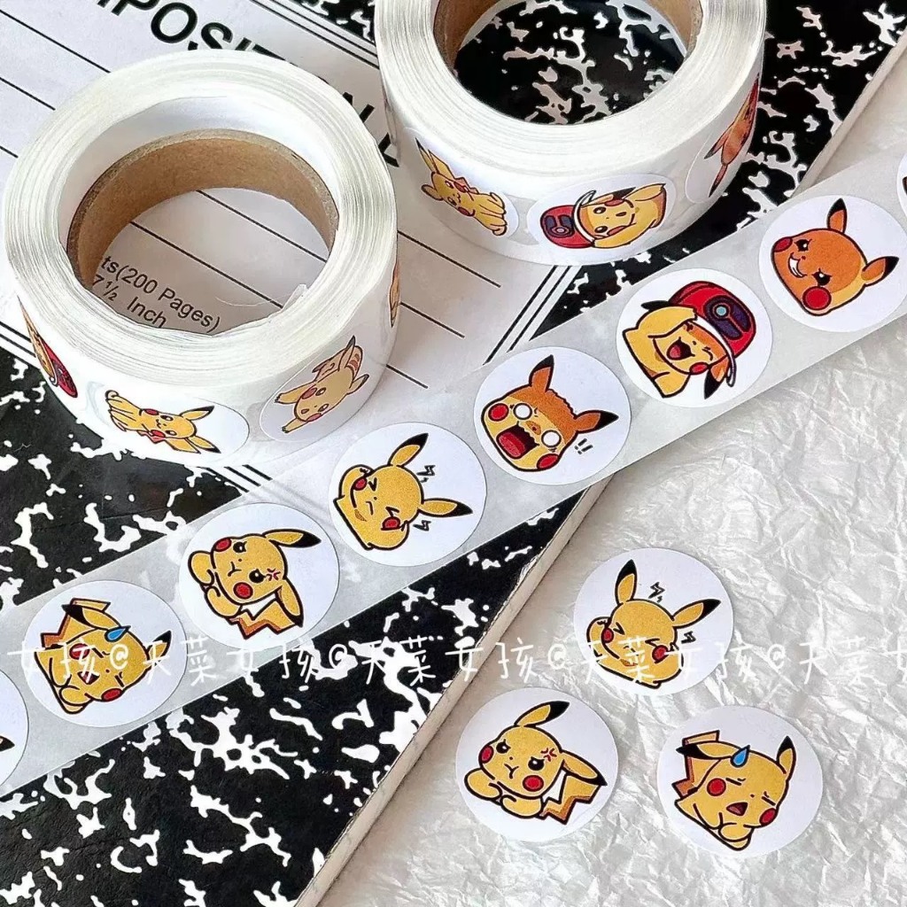 Tem dán Pikachu đánh yêu  << 2.5CM, 500TEM/CUỘN_STICKER NIÊM PHONG HỘP GIẤY