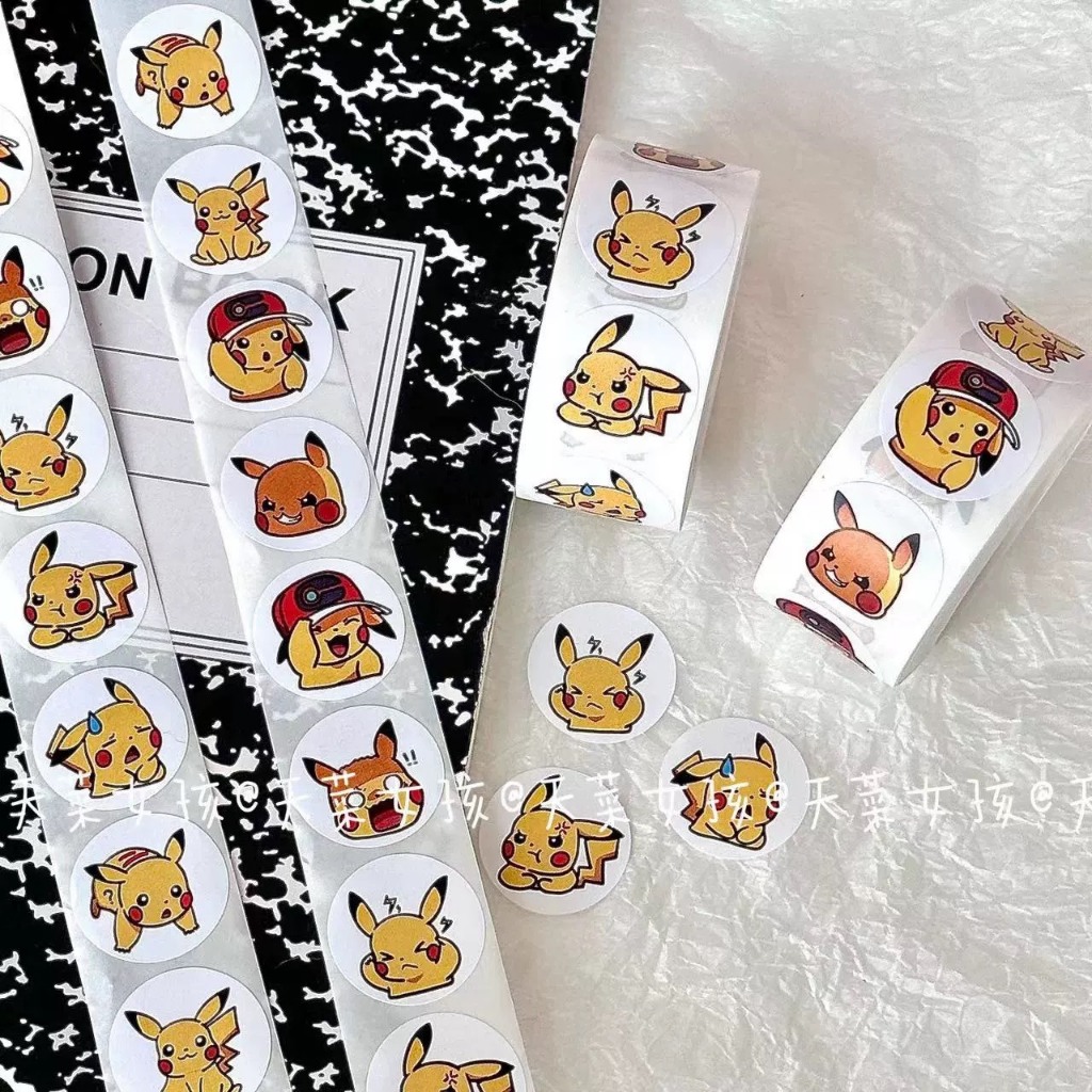 Tem dán Pikachu đánh yêu  << 2.5CM, 500TEM/CUỘN_STICKER NIÊM PHONG HỘP GIẤY