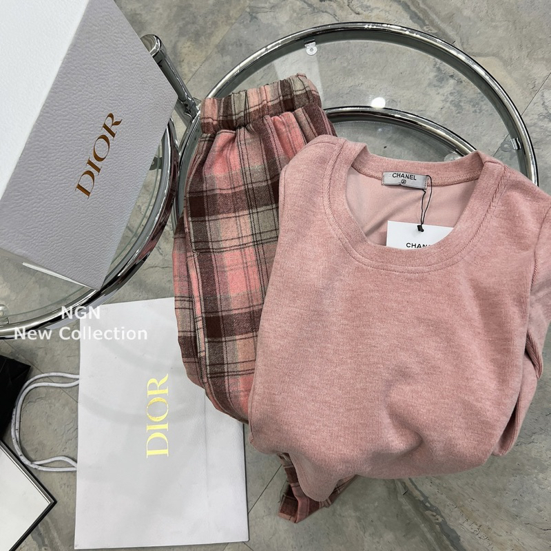 Set Áo Len Quần Kẻ Hồng Kim Anh Bùi