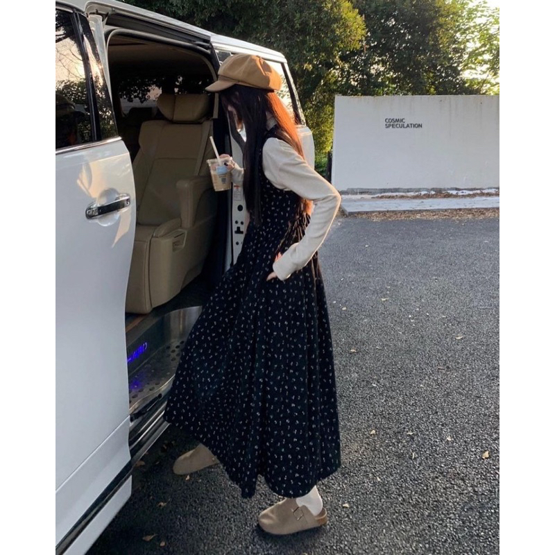 Váy hoa +áo cổ lọ xám