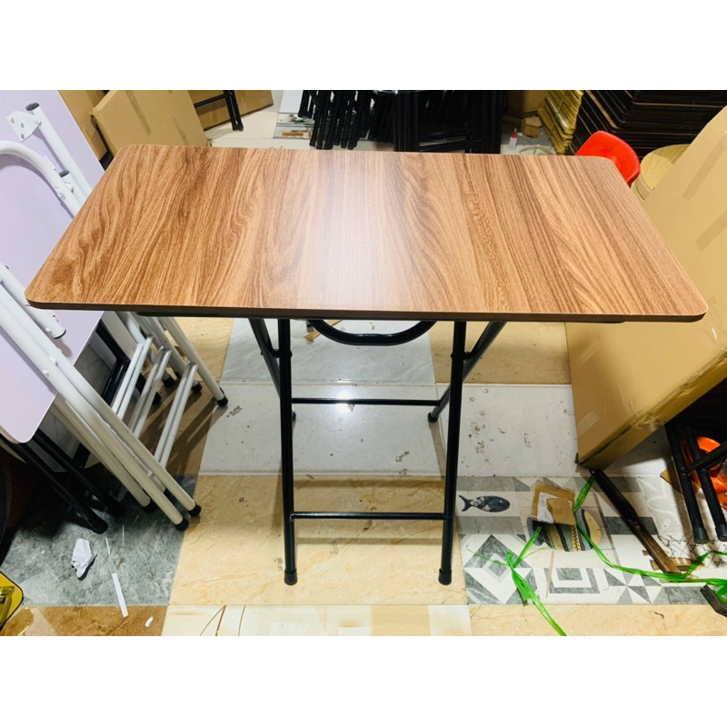 Bàn chân cao 73cm mặt 50/70cm gấp gọn