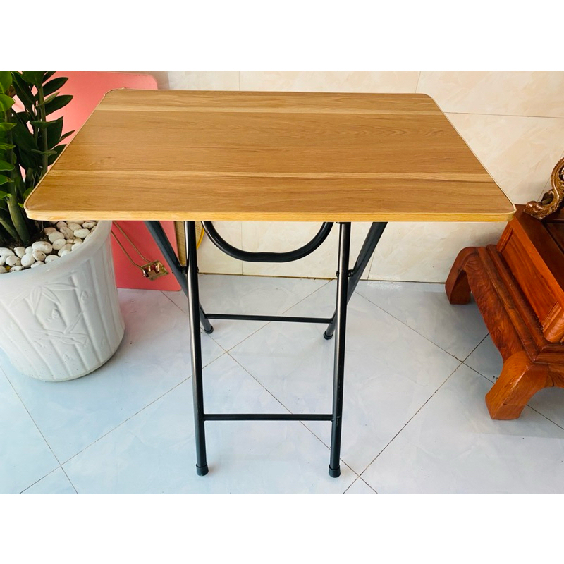Bàn chân cao 73cm mặt 50/70cm gấp gọn