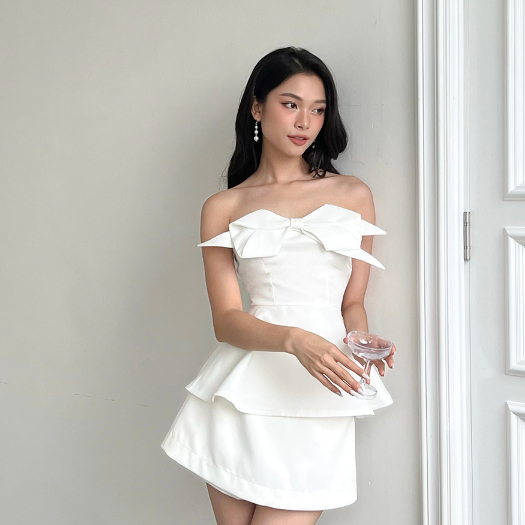 BBSTORE'S Áo Peplum Cúp Ngực Kết Nơ Trước Ngực -A2074