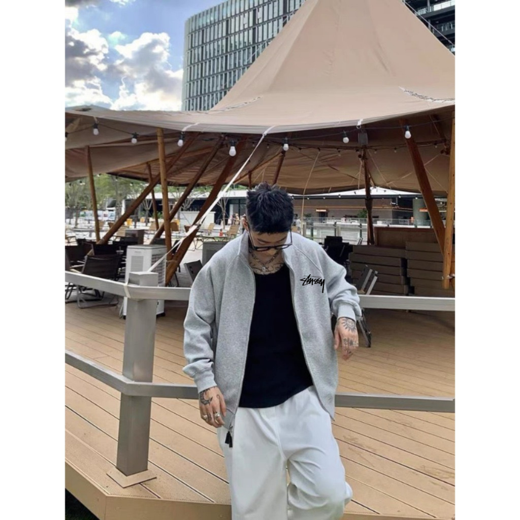 Áo khoác nỉ Stussy nam nữ cổ đứng khoá kéo,chất nỉ tag mác đầy đủ Qtk03 Latizia.vn