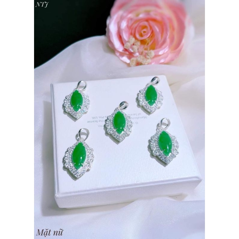 Mặt ngọc bạc ta