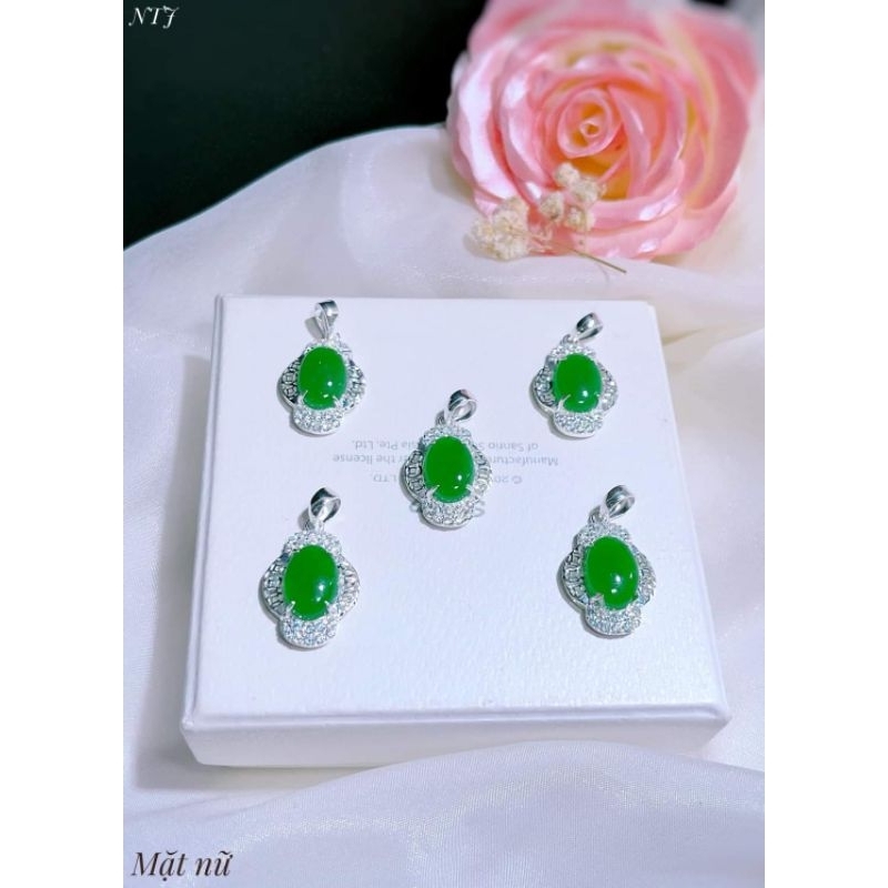 Mặt ngọc bội bạc ta