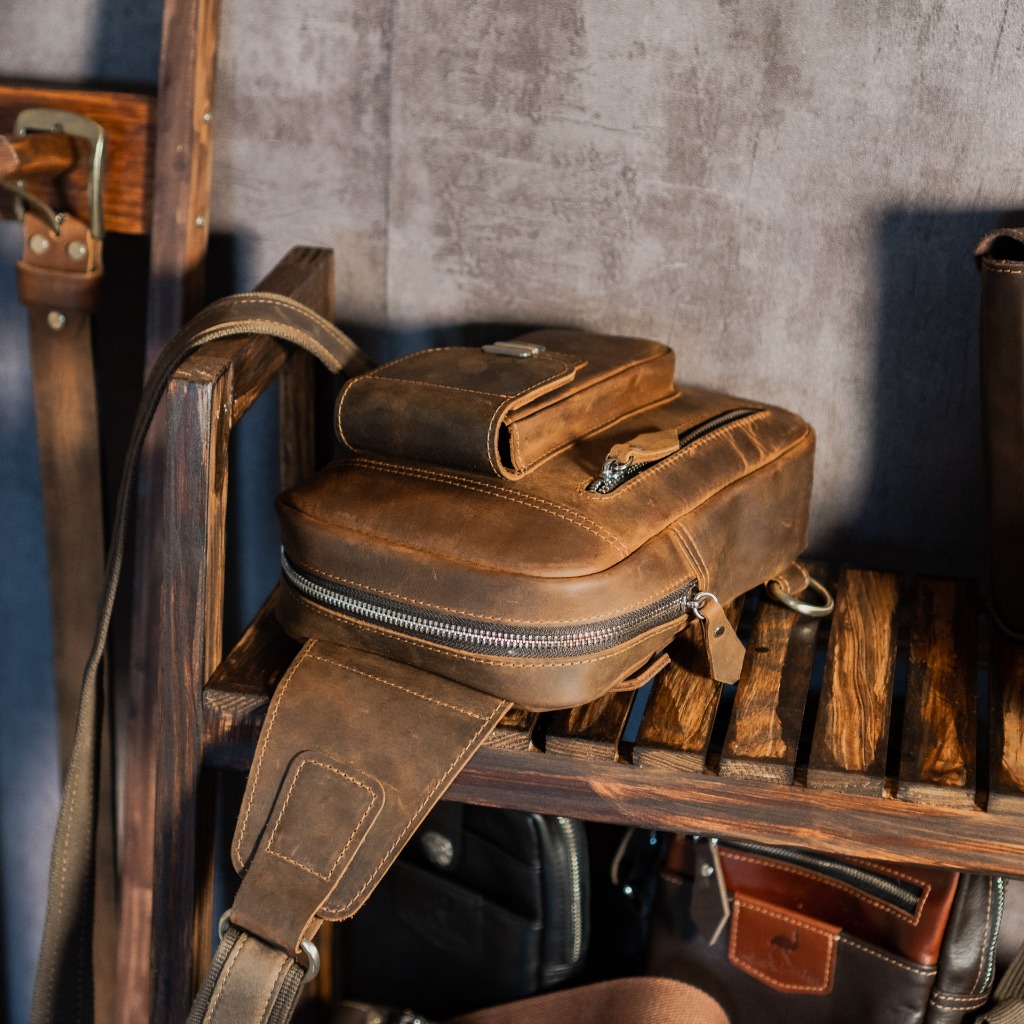 Túi đeo chéo da bò thật, da bò sáp nâu rêu nhập khẩu cao cấp Pocket sling bag - Manuk vn Leather Design