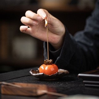 Cắm nhang trái lựu