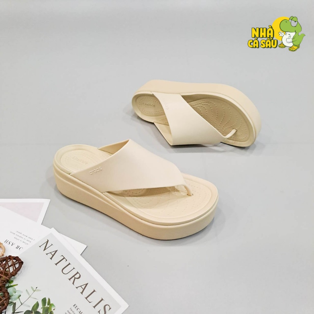 Dép kẹp crocs nữ brooklyn cao 5cm hàng cao cấp, dép xỏ ngón crocs brooklyn đế xuồng cao 5 phân màu kem bone Crocs House