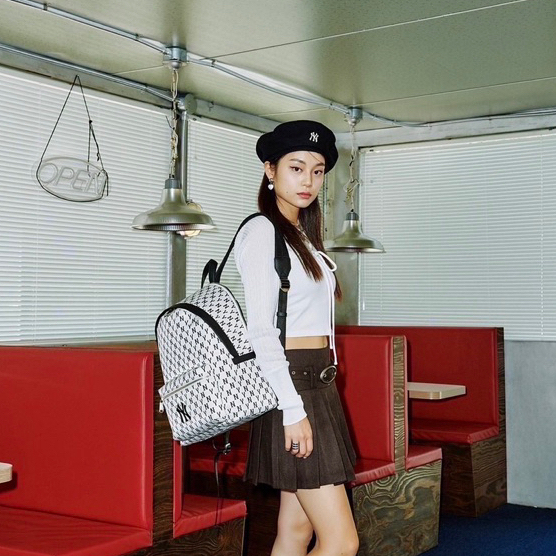 Nón Beret Chất Lông Cừu Màu Trắng Ngà/Đen Thêu Logo NY Dn.Storevnxk