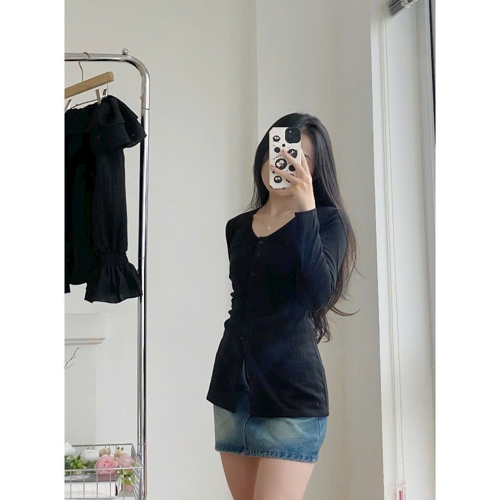 Áo Thun Gân Cổ Tim Tay Dài Nút Xẻ Tà