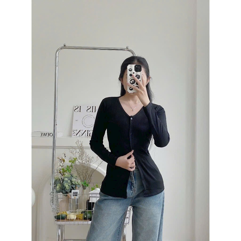 Áo Thun Gân Cổ Tim Tay Dài Nút Xẻ Tà