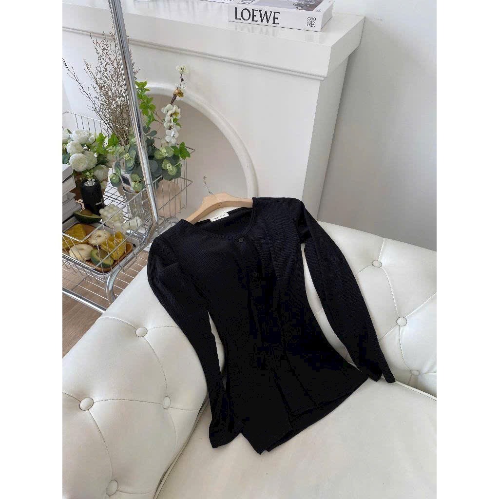 Áo Thun Gân Cổ Tim Tay Dài Nút Xẻ Tà