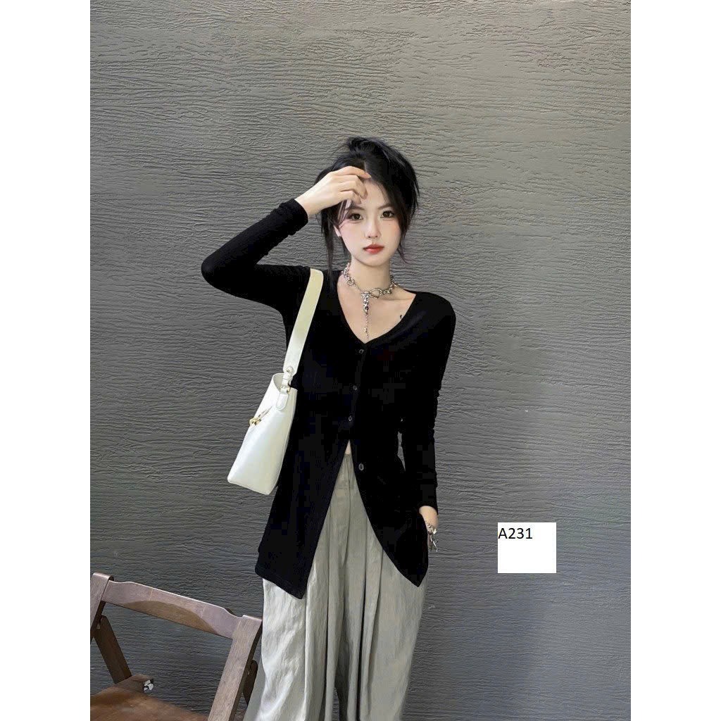 Áo Thun Gân Cổ Tim Tay Dài Nút Xẻ Tà