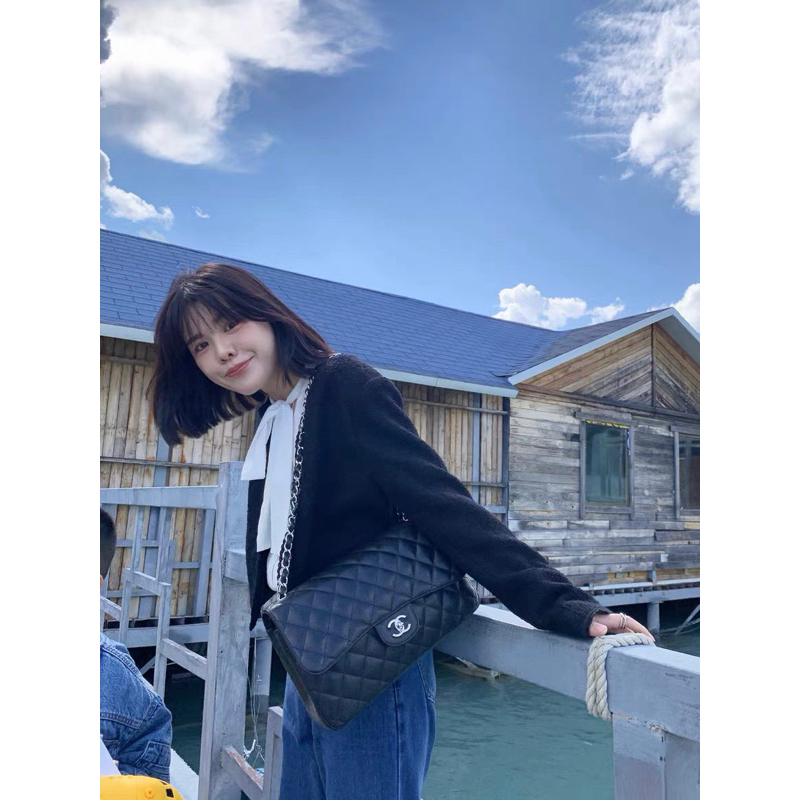 Áo khoác dạ tweed Cerise dài tay có viền ren trang trí, túi trước, đệm vai, bên trong có lót lụa full size hàng thiết kế