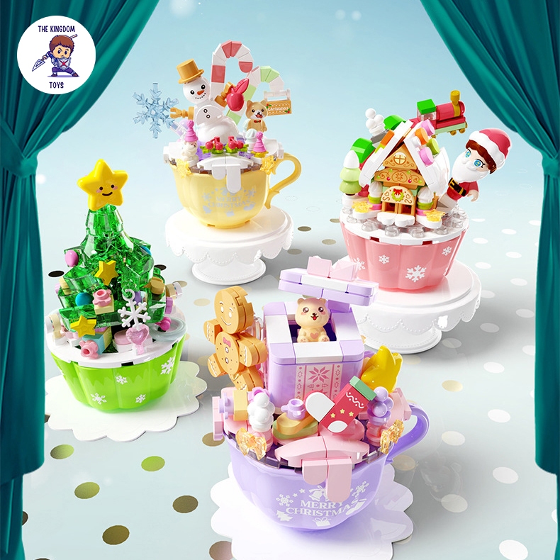 Đồ Chơi Lắp Ráp Giáng Sinh Noel Bộ 4 Mô Hình Ngôi Nhà Ông Già Noel / Cây Thông / Người Tuyết Phát Sáng Có Đèn 605030