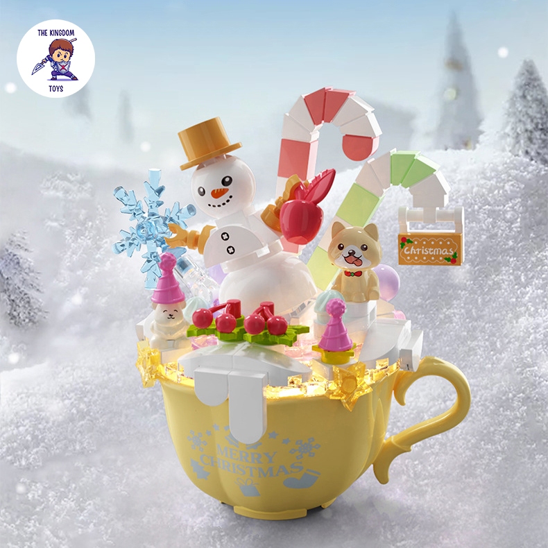 Đồ Chơi Lắp Ráp Giáng Sinh Noel Bộ 4 Mô Hình Ngôi Nhà Ông Già Noel / Cây Thông / Người Tuyết Phát Sáng Có Đèn 605030