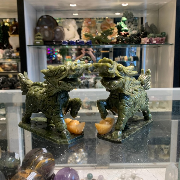 Tượng Kỳ Lân Đá Lam Ngọc Trên Kim Nguyên Bảo, Tượng Kỳ Lân Phong Thủy May Mắn GM079