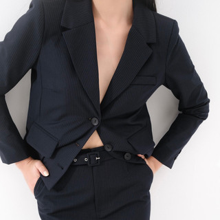 Blazer tay dài 2 lớp, có độn vai dáng ngắn, kiểu dáng trẻ trung, năng động chất vải Boil mềm mại, co dãn nhẹ và ít nhăn