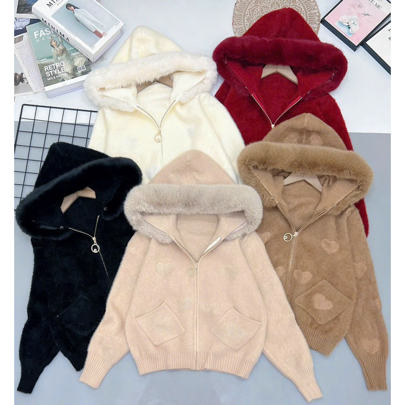 Áo  khoác len lông mũ chùm đầu họa tiết trái tim hàng QCCC.