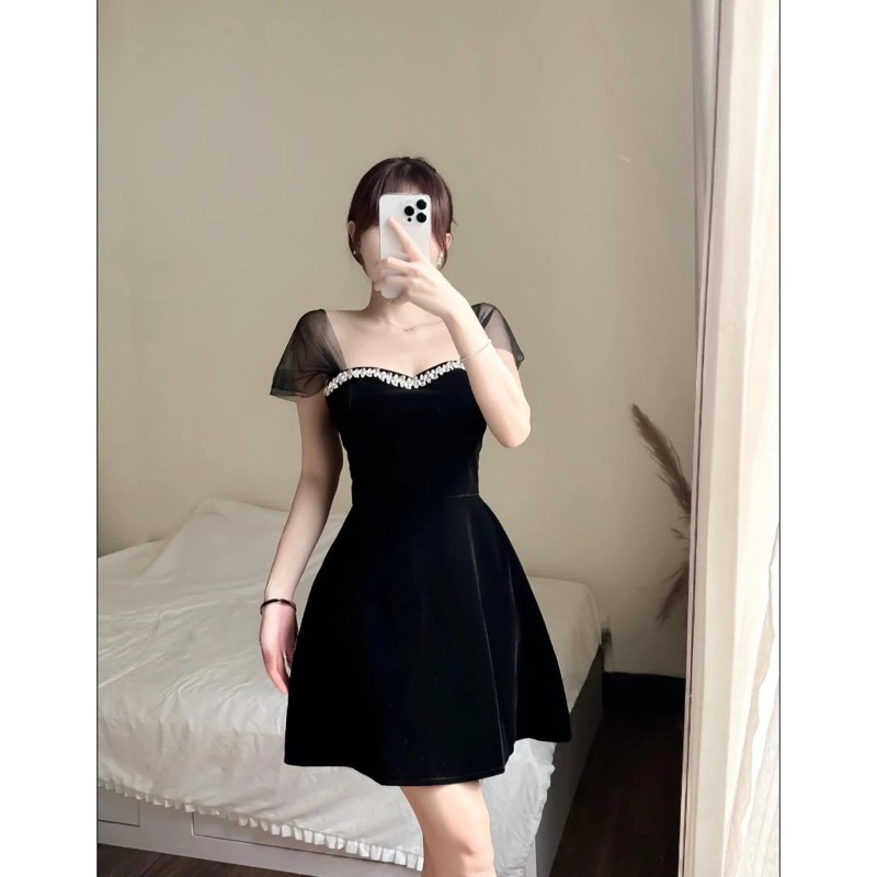 Đầm Nhung Đen Tay Voan Đính Đá Ngực